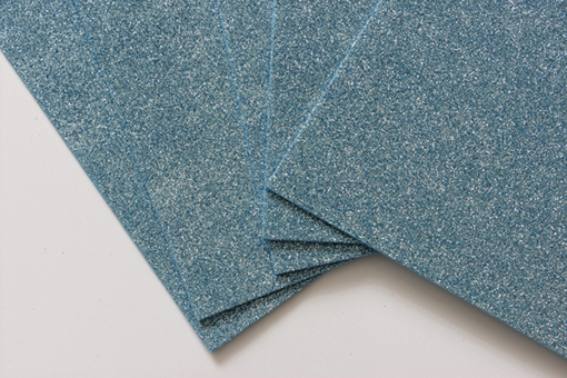 PĚNOVÁ GUMA MOOSGUMMI S GLITRY MODRÁ LEDOVÁ - 20 x 30 cm