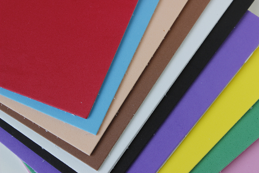 SAMOLEPICÍ PĚNOVÁ GUMA MOOSGUMMY - 20 x 30 cm