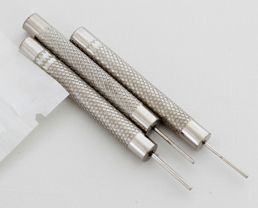 NÁSTROJ NA OPRAVU HODINEK A NÁRAMKŮ